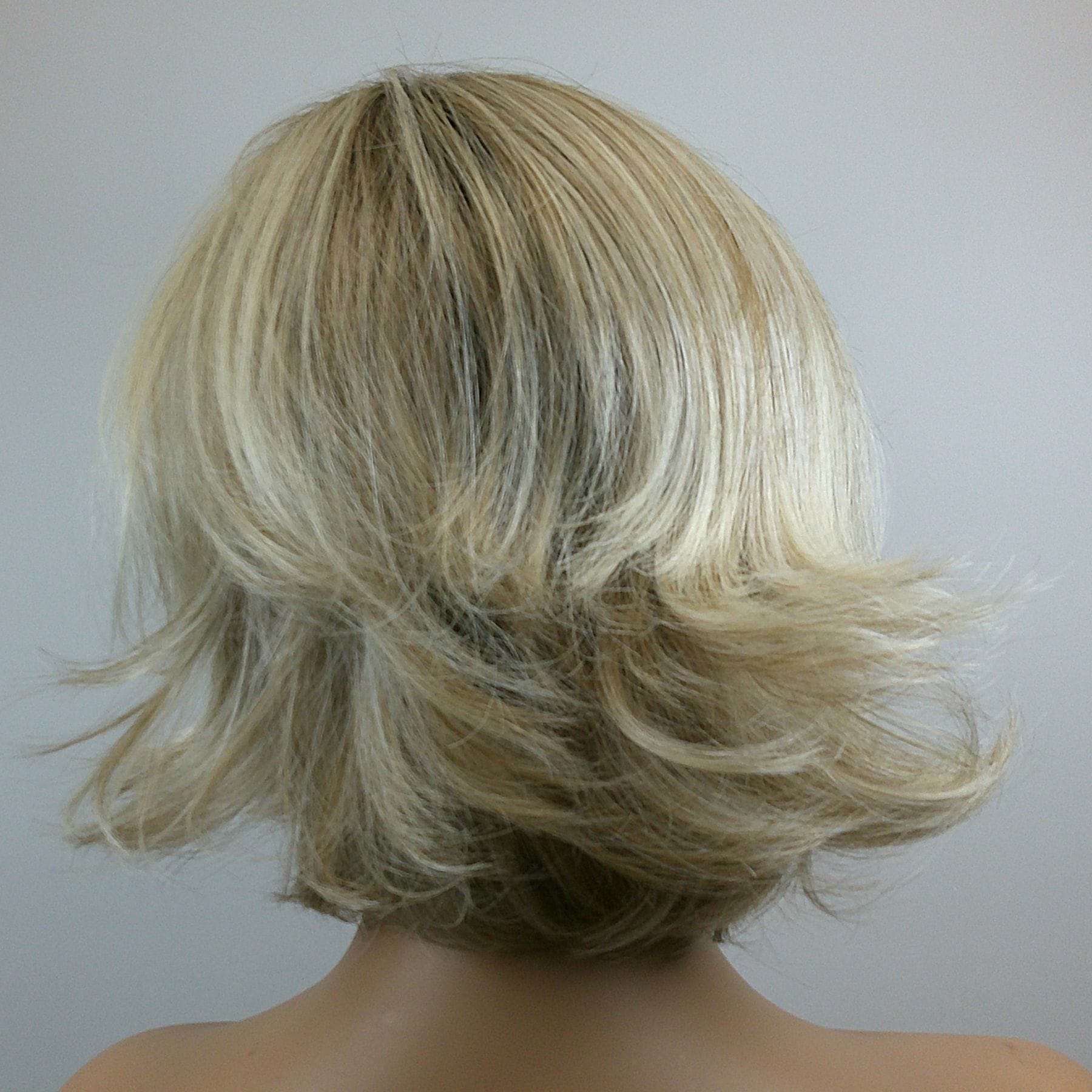 Wonda - Blonde Shorth Length Synthetic Wig - Image 2